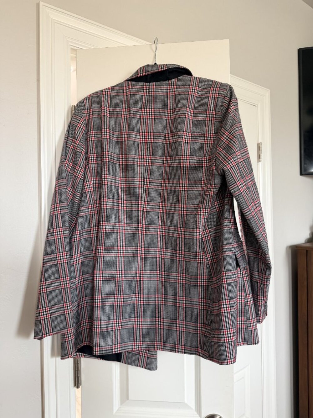 Free Assembly Oversized Plaid Blazer Women's XXL Black Red EUC - Picture 3 of 3